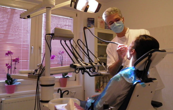 Családias fogászati rendelőm modern felszereléssel várja Önt!